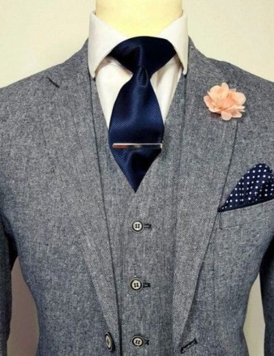 グレースーツがオシャレに見えるネクタイの色の組み合わせ【保存版】 | 服のメンズマガジン