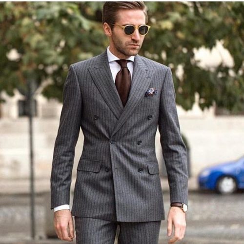 ロイヤリティフリーダークグレー スーツ ネクタイ 人気のファッションスタイル