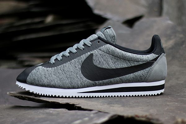 nike-classic-cortez-tech-fleece-749654-002-tumbled-grey-2