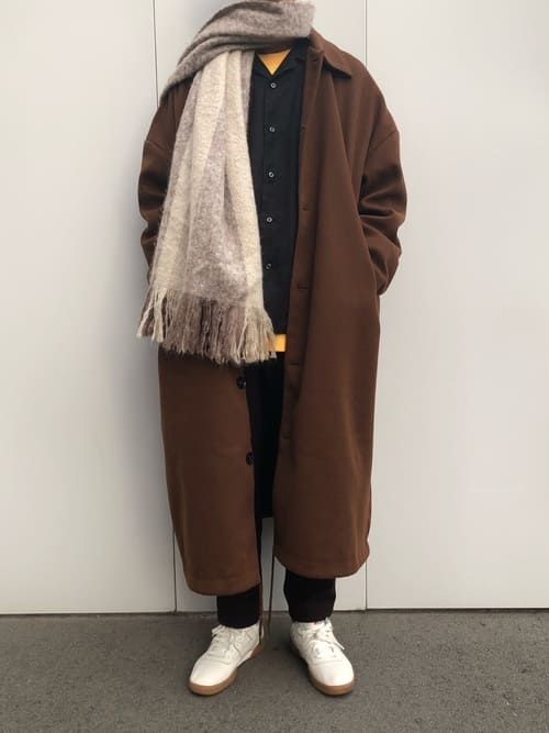 キャメル・ブラウンのコートと相性の良いマフラーの色とは【メンズ編】 | 服のメンズマガジン