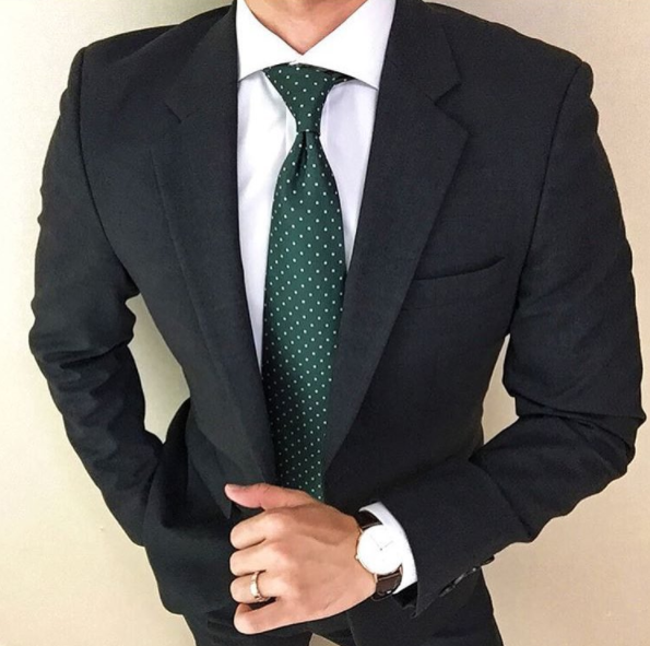 黒のスーツに似合うネクタイの色の組み合わせ特集！ | MEN'S MAGAZINE（メンズマガジン）